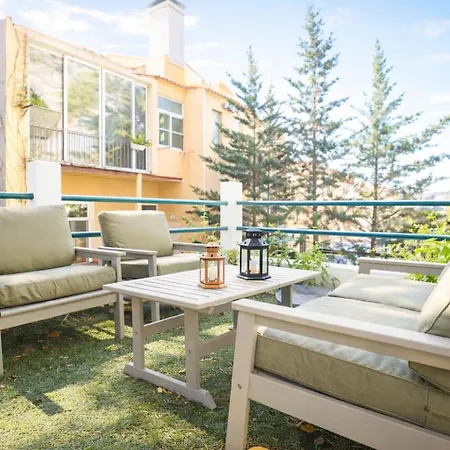 Campo De Ourique Portuguese 2-bedroom With Backyard דירה *